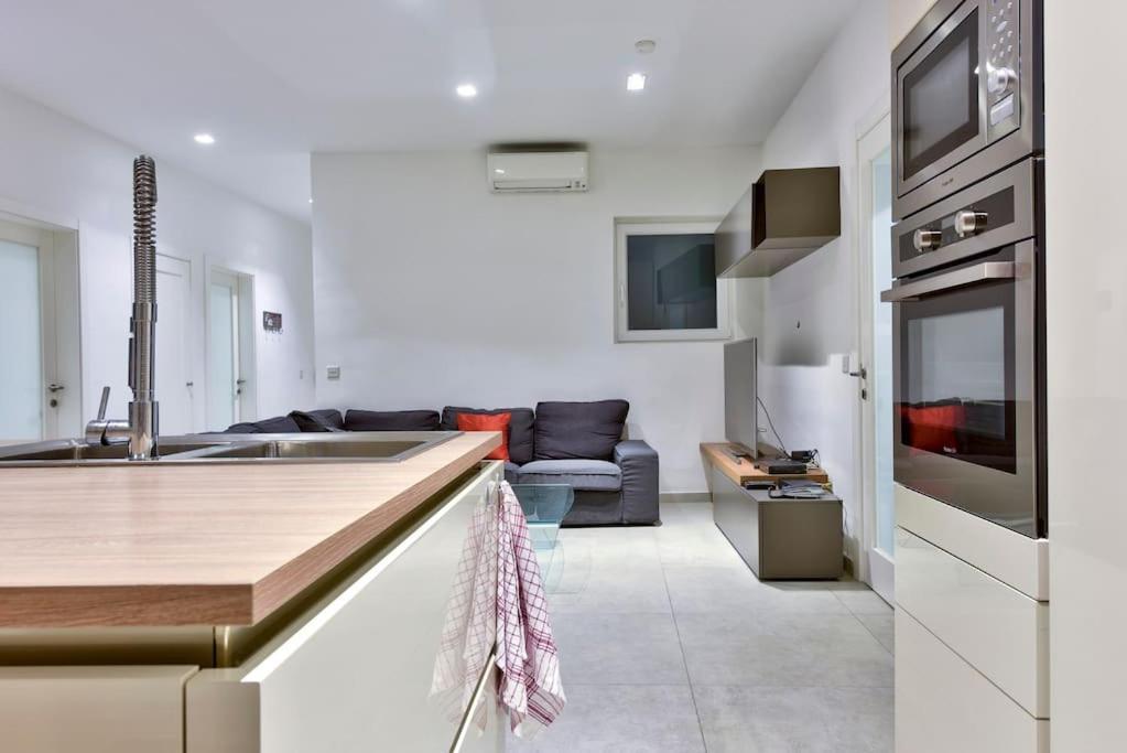 Modern 3 Bed & 2 Bth Apt Sliema Bagian luar foto