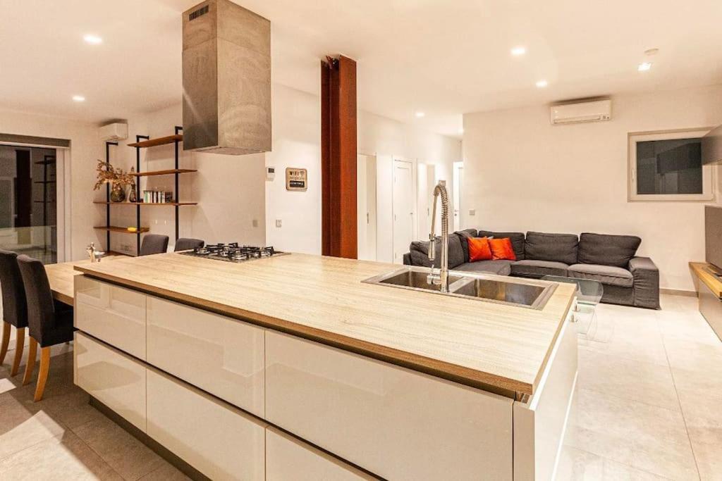 Modern 3 Bed & 2 Bth Apt Sliema Bagian luar foto