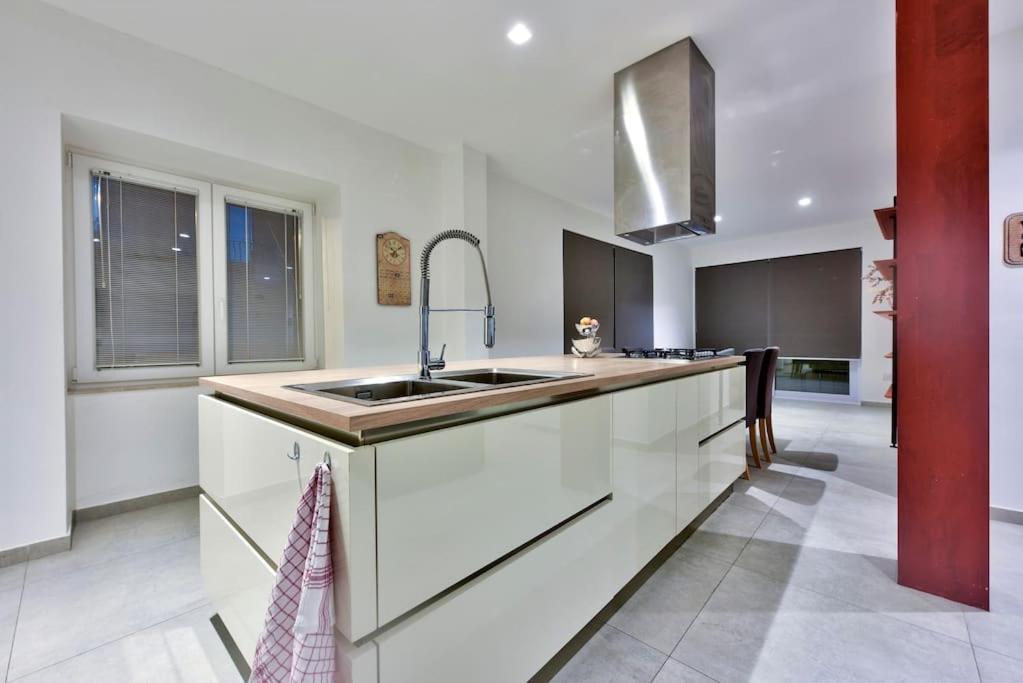 Modern 3 Bed & 2 Bth Apt Sliema Bagian luar foto