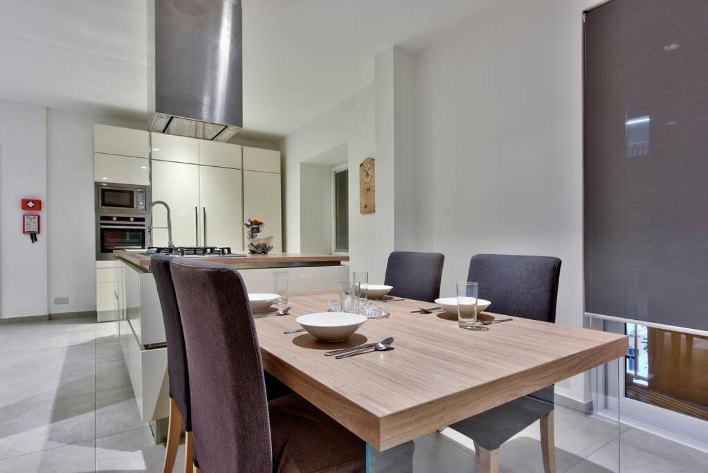 Modern 3 Bed & 2 Bth Apt Sliema Bagian luar foto